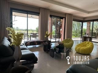 Villa - 650 m² - 6 pièces