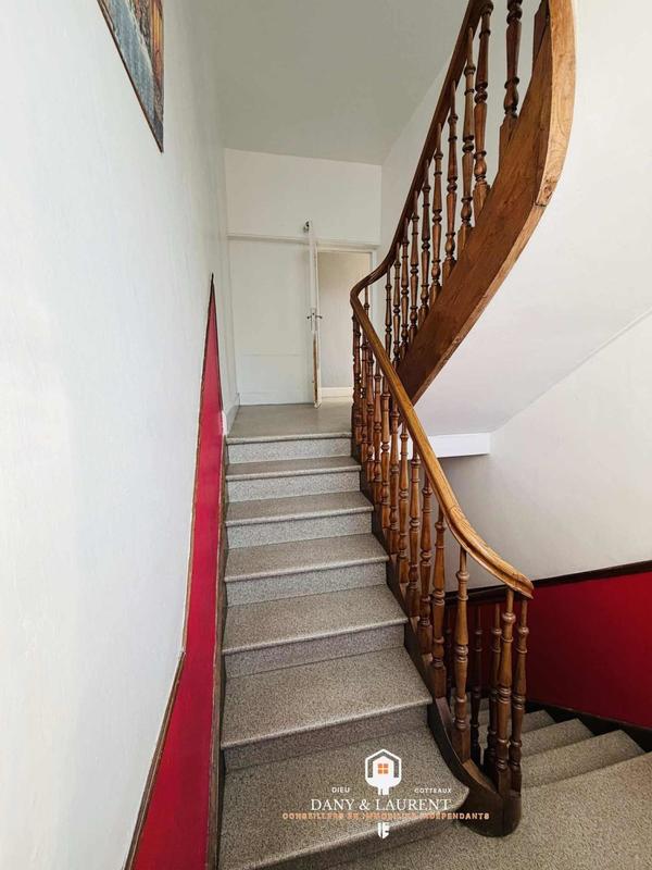 Maison - 280 m² - 8 pièces