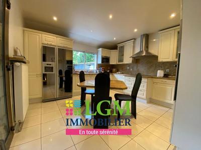 Maison - 230 m² - 6 pièces