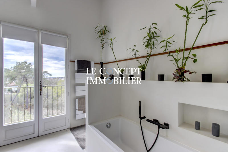 Maison - 221 m² - 7 pièces