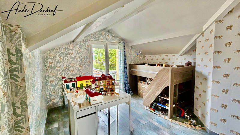 Maison - 215 m² - 6 pièces