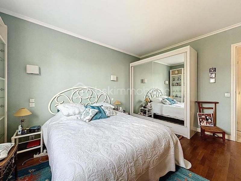 Maison - 248 m² - 11 pièces