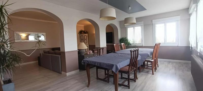 Maison - 199 m² - 8 pièces