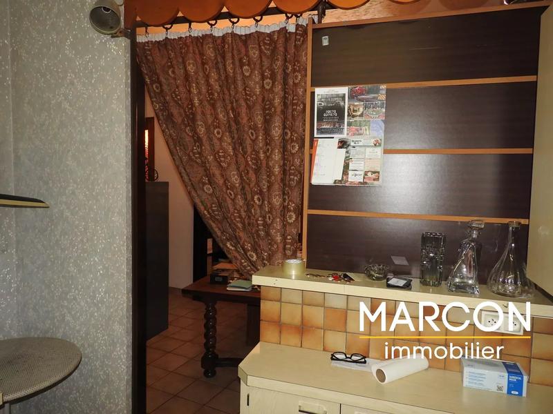 Maison - 214 m² - 8 pièces