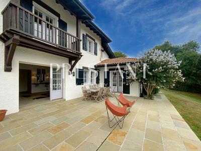 Maison - 250 m² - 7 pièces