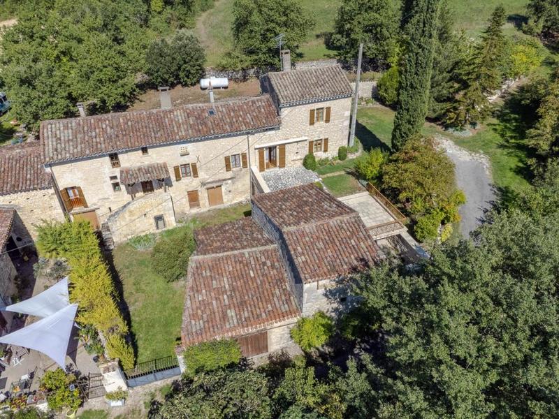 Maison en pierre - 192 m² - 6 pièces