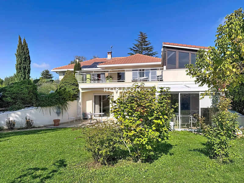 Villa - 262 m² - 10 pièces