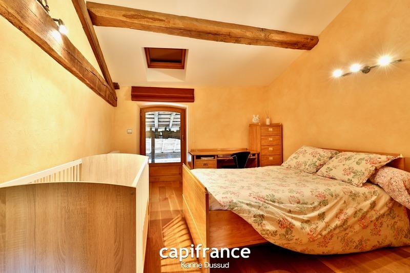 Maison - 220 m² - 7 pièces