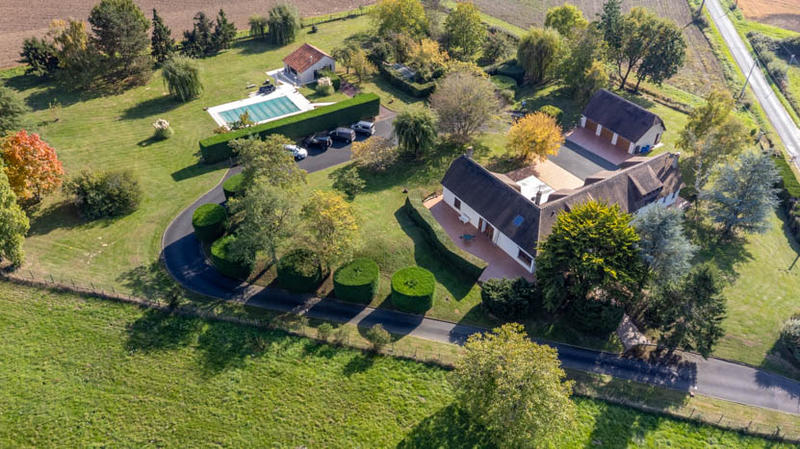 Maison - 300 m² - 8 pièces