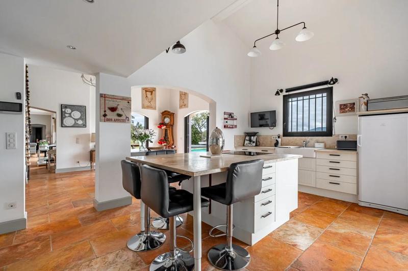 Villa - 252 m² - 8 pièces