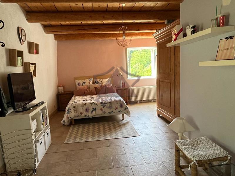 Mas - 217 m² - 6 pièces