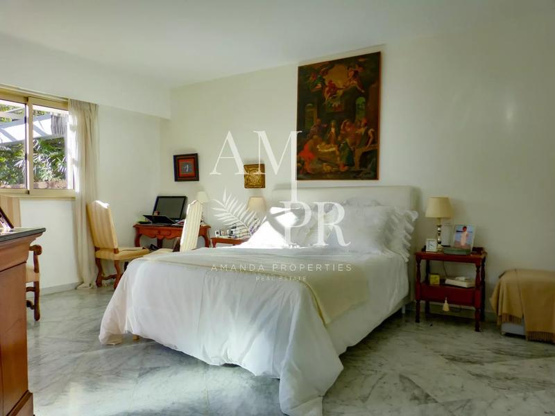 Villa - 220 m² - 8 pièces