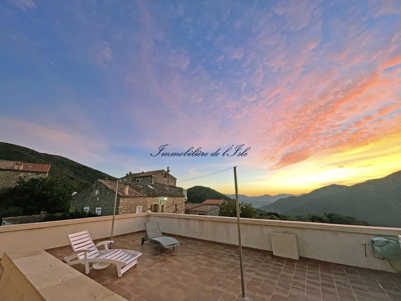 Maison - 327 m² - 11 pièces