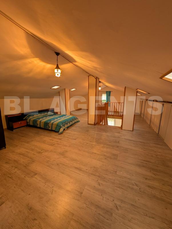 Maison - 197 m² - 8 pièces