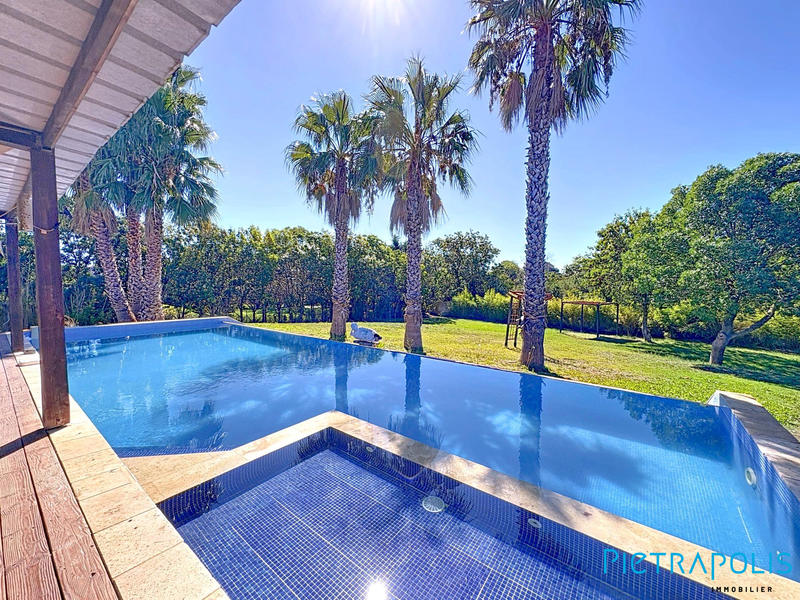 Villa - 222 m² - 7 pièces