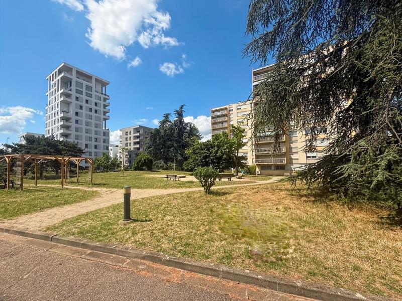 Appartement - 102 m² - 4 pièces