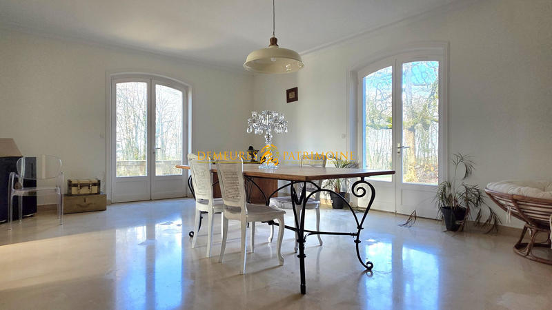 Maison - 246 m² - 6 pièces