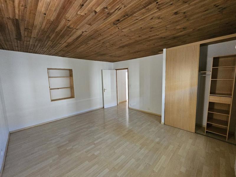 Maison - 220 m² - 8 pièces