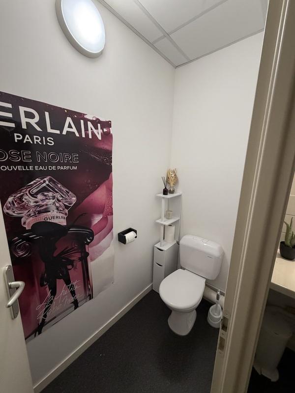 Local commercial - 676 m² - 5 pièces