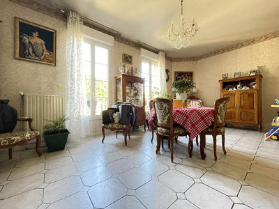 Maison - 140 m² - 9 pièces