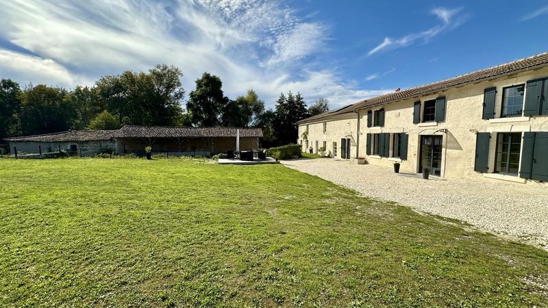 Maison - 235 m² - 6 pièces