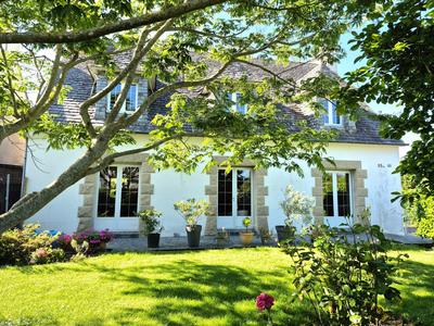 Maison - 163 m² - 8 pièces