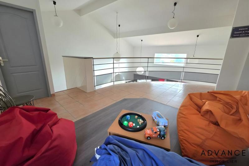 Villa - 208 m² - 6 pièces