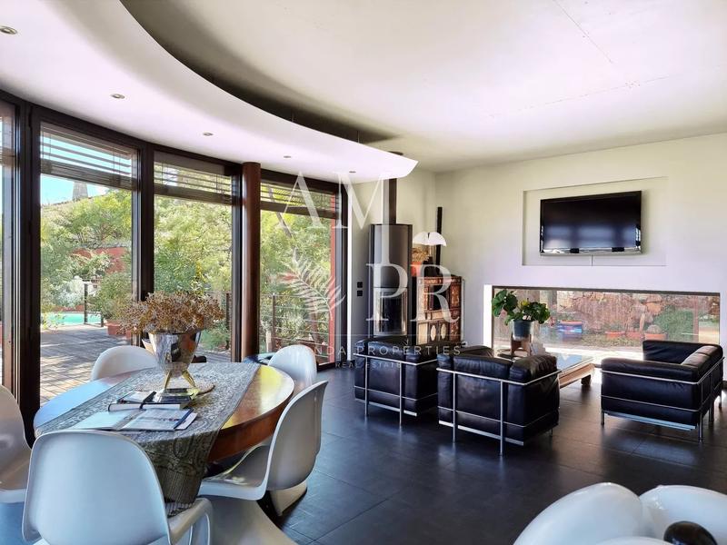 Villa - 301 m² - 8 pièces