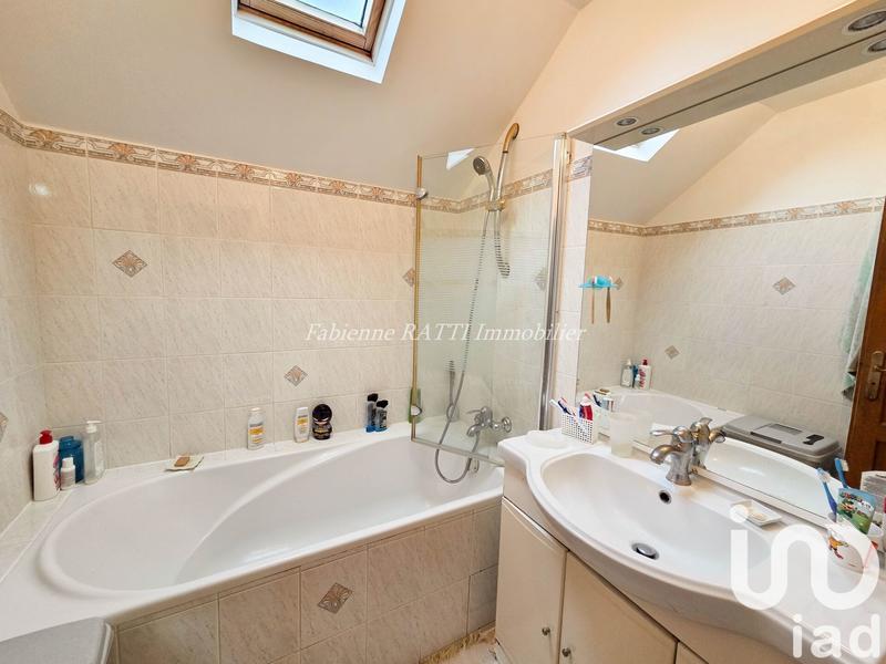 Maison - 102 m² - 5 pièces