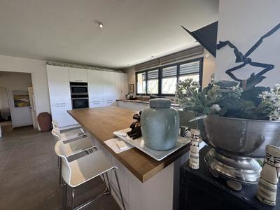 Villa - 211 m² - 9 pièces