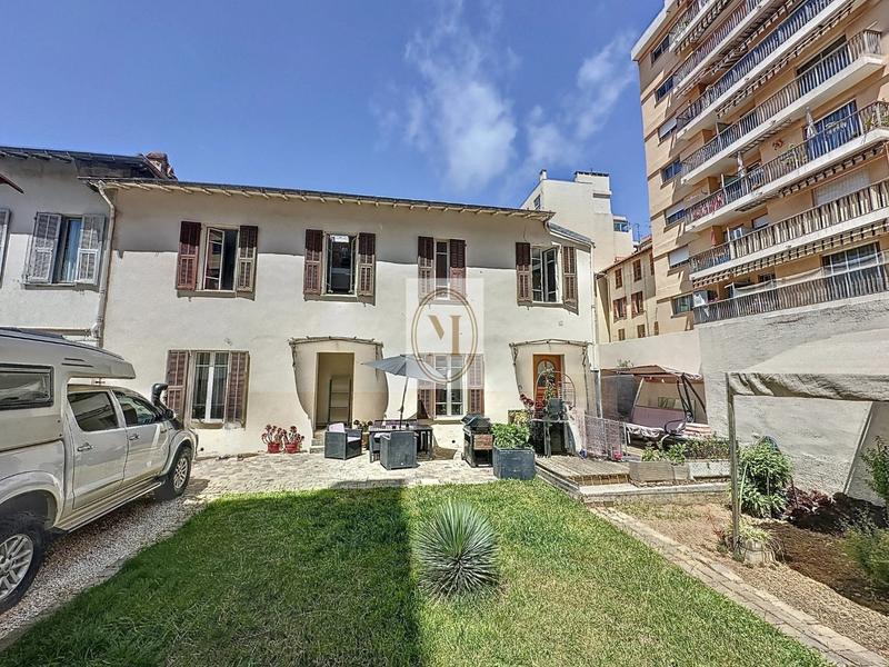 Maison - 199 m² - 7 pièces