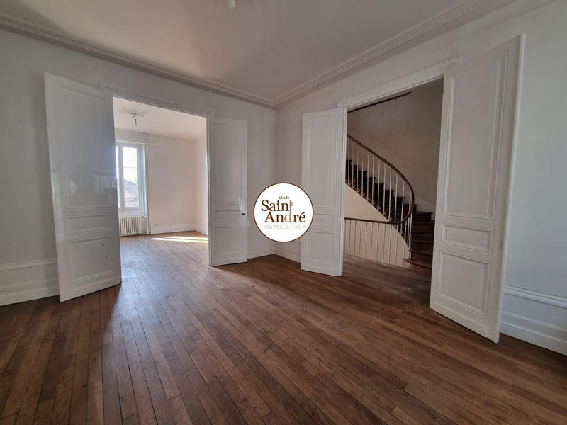 Maison - 200 m² - 8 pièces