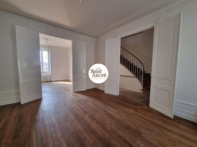 Maison - 200 m² - 8 pièces