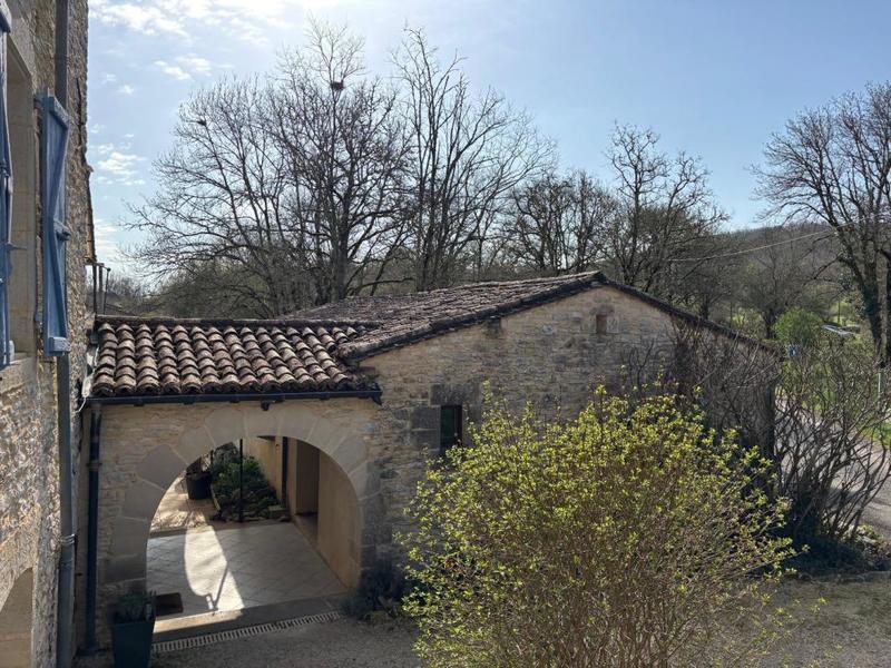 Maison - 234 m² - 10 pièces