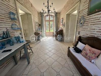 Propriété - 597 m² - 8 pièces