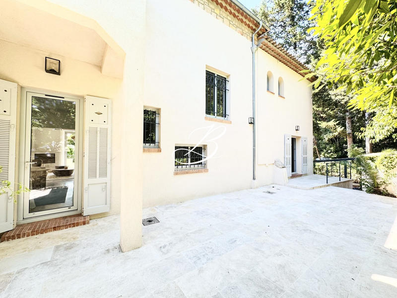 Villa - 258 m² - 10 pièces