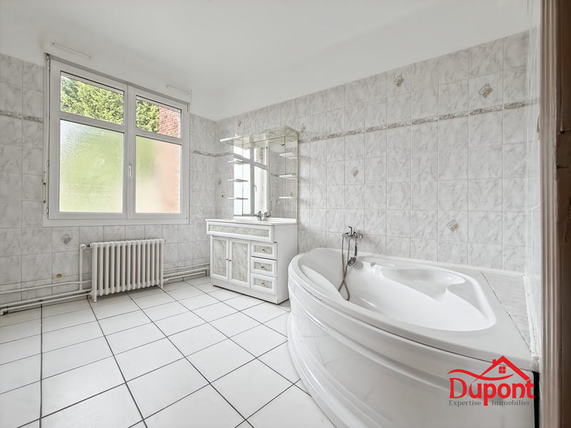 Maison - 249 m² - 7 pièces