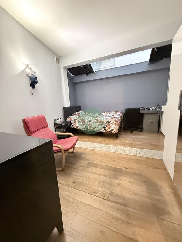 Appartement - 201 m² - 5 pièces