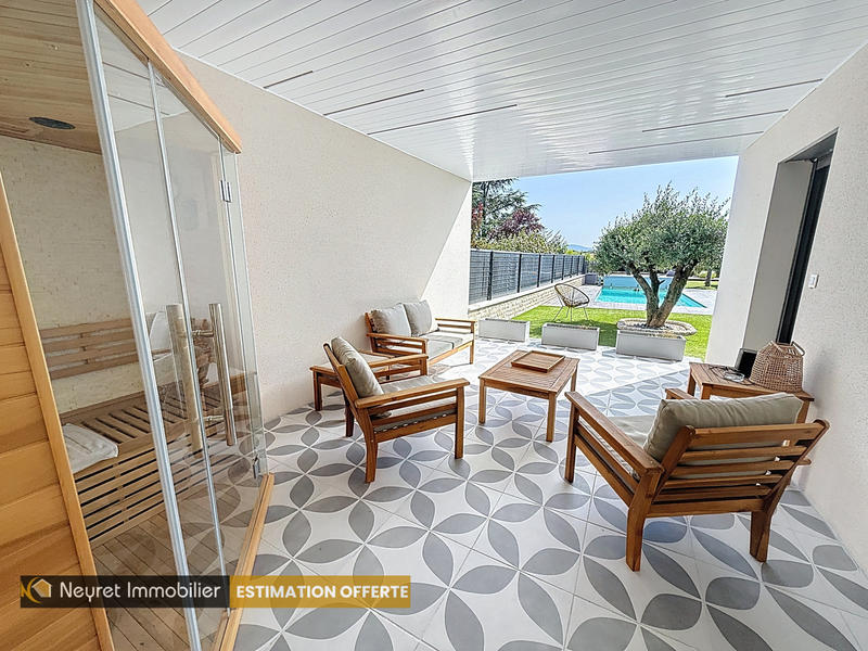 Villa - 226 m² - 8 pièces