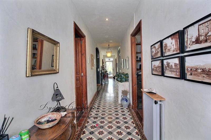 Demeure - 305 m² - 11 pièces