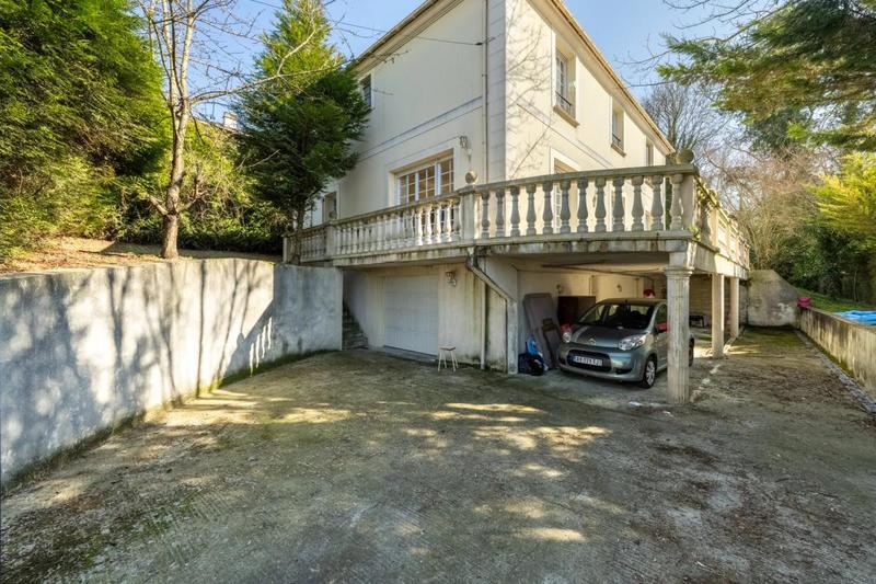 Maison - 220 m² - 7 pièces