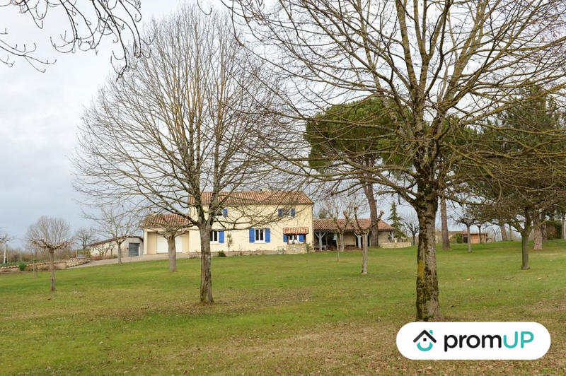 Maison - 276 m² - 8 pièces