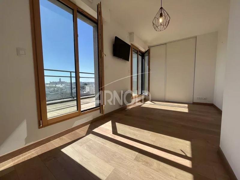 Appartement - 98 m² - 5 pièces