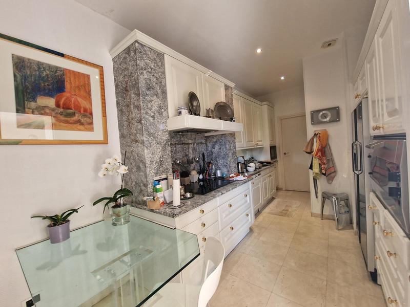 Maison - 380 m² - 9 pièces