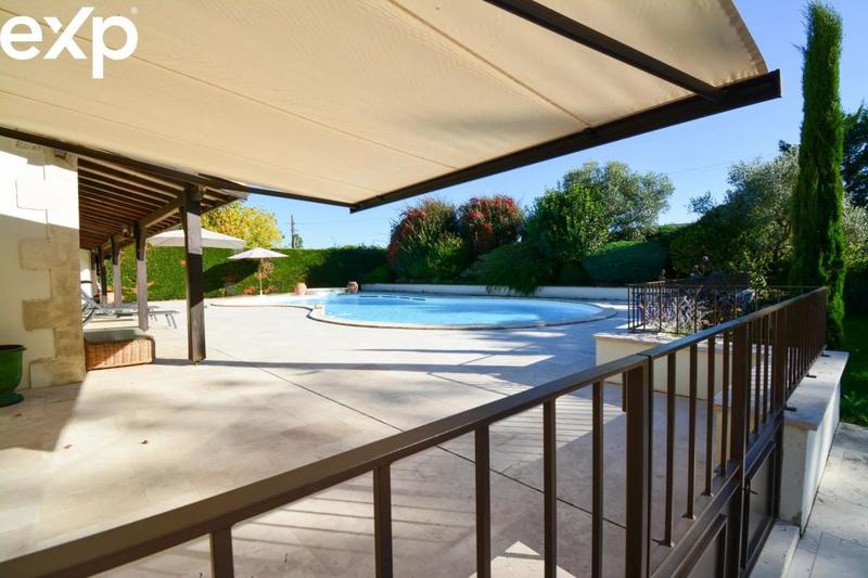 Demeure - 300 m² - 9 pièces