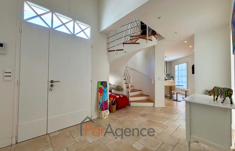 Maison - 204 m² - 5 pièces