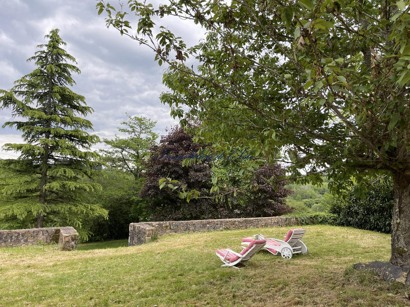 Maison - 310 m² - 10 pièces