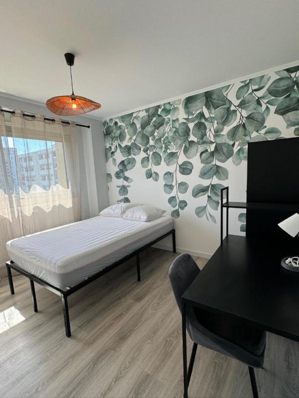 Appartement - 99 m² - 7 pièces