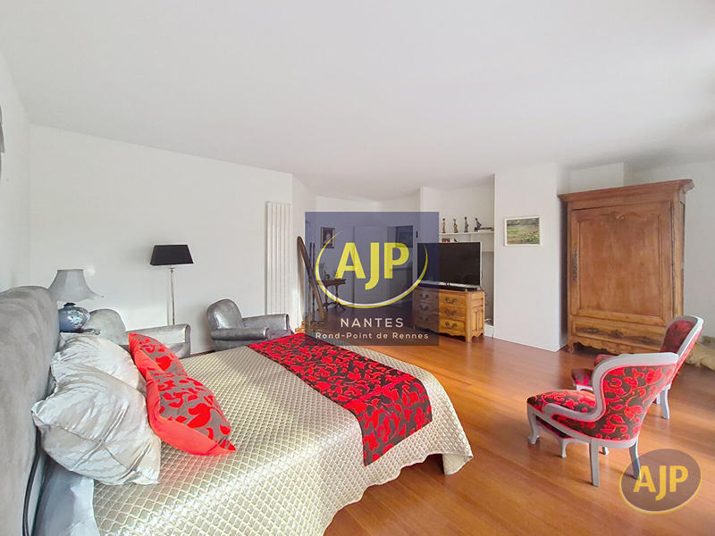 Maison - 291 m² - 8 pièces