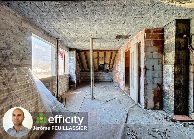 Maison - 90 m² - 5 pièces